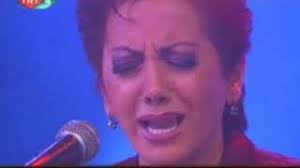 Aysun Gültekin - Sıra Sıra Gelen Mektep Uşağı